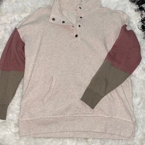 Color blocked crew neck